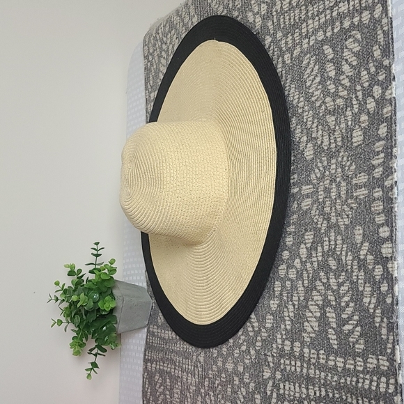 Nine West Accessories - Nine West sun hat